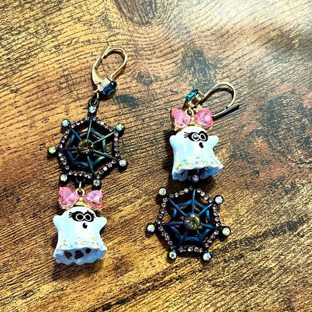 Adorable Betsey Johnson Ghost and Spiderweb Dangly Earrings